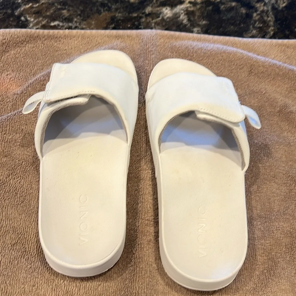 Vionic Pool Slides - Picture 2 of 5